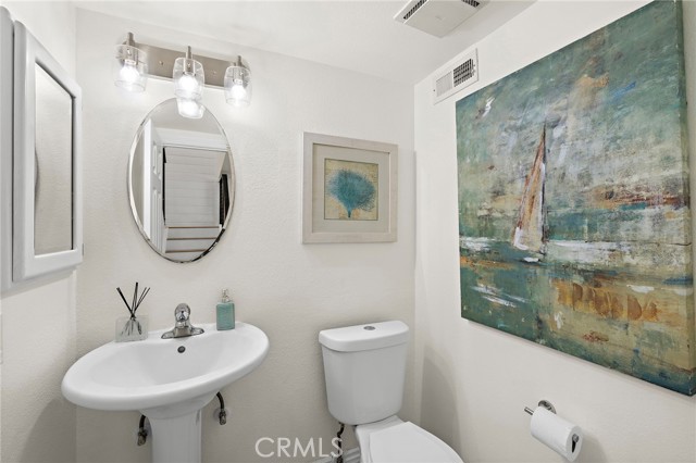 4 Riptide Court, Newport Beach CA: https://media.crmls.org/medias/7443e336-a5a5-451e-9637-5385f6dd8b5d.jpg