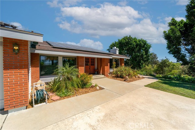 520 Woodland Hills Drive, Escondido CA: https://media.crmls.org/medias/7445c96f-01db-4e4e-a95e-c099fda8e3aa.jpg
