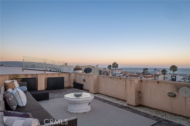 1105 Manhattan, Hermosa Beach, California 90254, 4 Bedrooms Bedrooms, 0 ,2 BathroomsBathrooms,Residential,For Sale,Manhattan,0,PV26150388