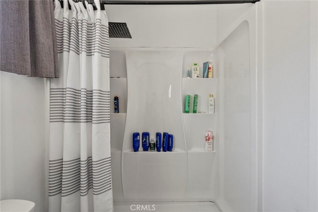 https://media.crmls.org/medias/744712d9-8b54-4bf7-98eb-052e28ff5702.jpg?preset=X-Large