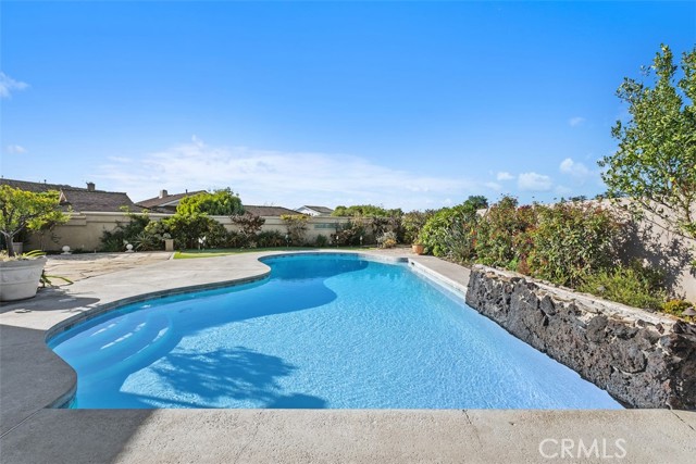 Detail Gallery Image 10 of 40 For 3800 Topside Ln, Corona Del Mar,  CA 92625 - 4 Beds | 3/1 Baths