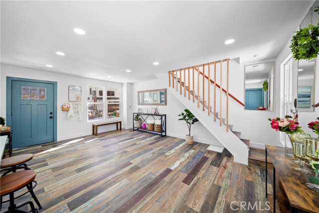 Detail Gallery Image 3 of 22 For 27584 Weirwood Dr, Lake Arrowhead,  CA 92326 - 2 Beds | 1 Baths