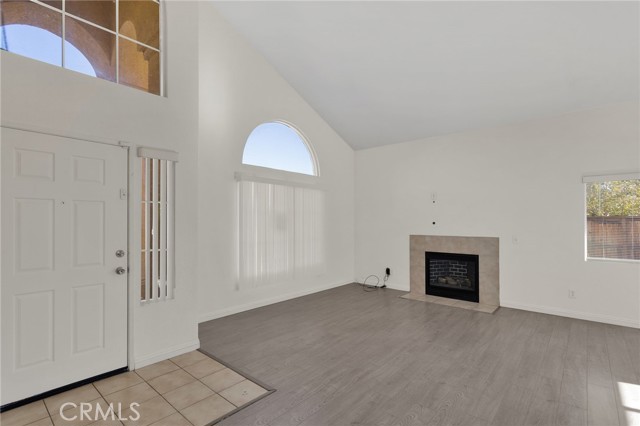 Detail Gallery Image 2 of 15 For 12415 Honeybear, Victorville,  CA 92392 - 4 Beds | 3 Baths