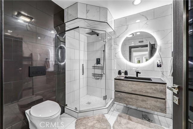 Detail Gallery Image 17 of 29 For 6672 Lakeridge Rd, Los Angeles,  CA 90068 - 3 Beds | 3 Baths