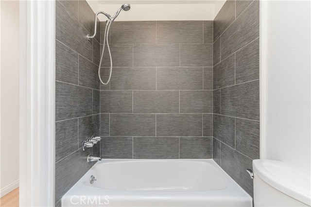 11138 Aqua Vista Street, Studio City CA: https://media.crmls.org/medias/74493537-f907-48e6-a4c2-d960770b3a19.jpg