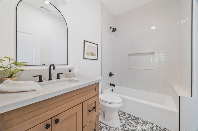 Detail Gallery Image 15 of 25 For 5670 Hub St, Los Angeles,  CA 90042 - 4 Beds | 2 Baths