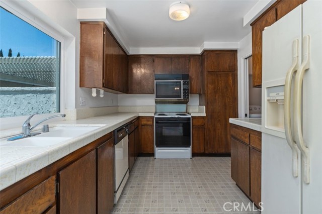 14276 Bolsa Chica Road, Westminster CA: https://media.crmls.org/medias/744a5f41-a416-424f-994b-0d14673c0c19.jpg