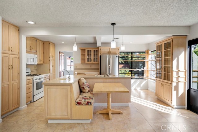 Detail Gallery Image 11 of 36 For 6553 Smoke Tree Ave, Oak Park,  CA 91377 - 3 Beds | 2 Baths