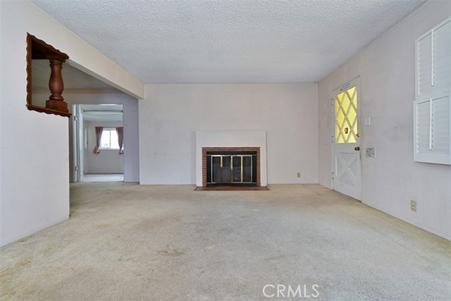 631 N Evergreen Street, Burbank CA: https://media.crmls.org/medias/744b5321-ab5b-4220-a2b9-260814df984e.jpg