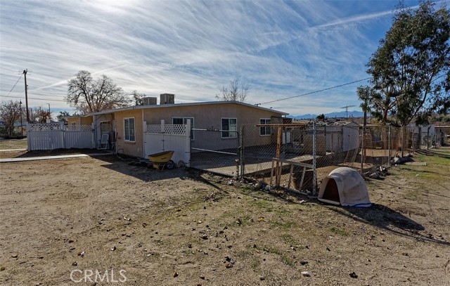 19288 3rd, Oro Grande CA: https://media.crmls.org/medias/744ba639-c97d-4c04-953f-62010e5ab874.jpg