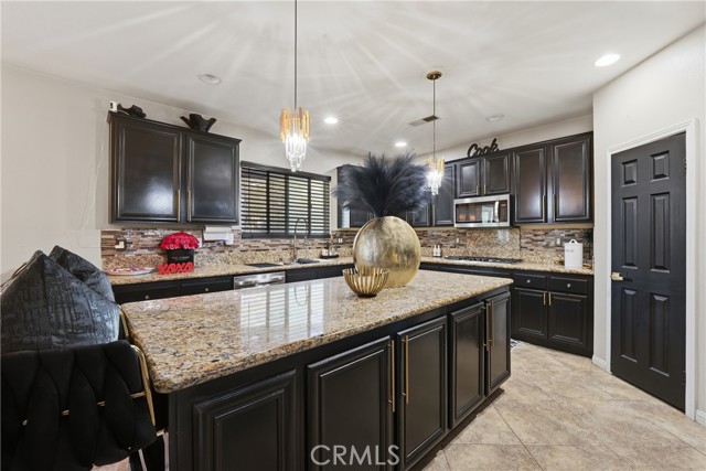 Detail Gallery Image 10 of 61 For 16180 Angel Canyon, Riverside,  CA 92503 - 4 Beds | 4 Baths