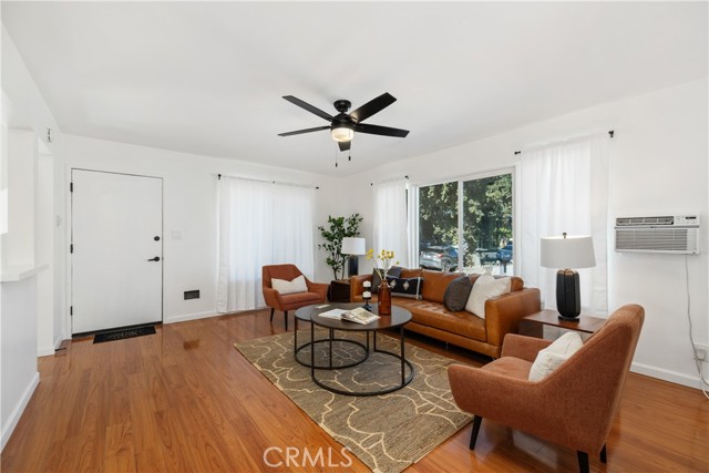 5536 Linden Avenue, Long Beach CA: https://media.crmls.org/medias/744cb9e6-da10-40ec-b49a-19b2c163a5c1.jpg