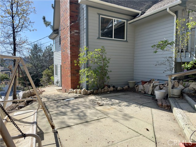 26500 Amador Lane, Lake Arrowhead CA: https://media.crmls.org/medias/744decbc-1fbc-41f5-8df6-7bec1967e054.jpg