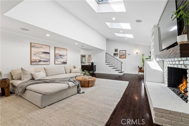 Detail Gallery Image 20 of 73 For 4590 Ensenada Dr, Woodland Hills,  CA 91364 - 3 Beds | 2/1 Baths