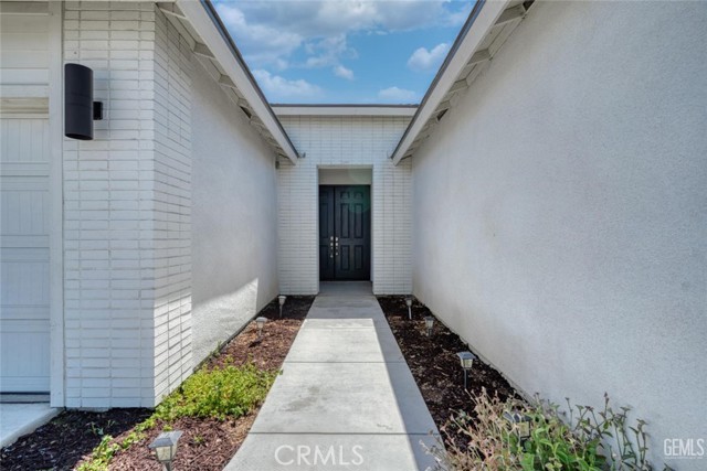 Detail Gallery Image 2 of 26 For 8005 Bandelier Dr, Bakersfield,  CA 93313 - 3 Beds | 2 Baths