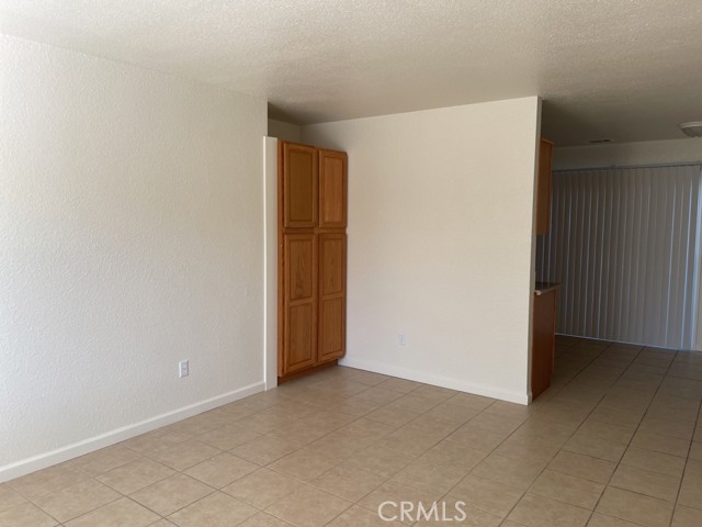 16784 Sultana Street, Hesperia CA: https://media.crmls.org/medias/744f0a75-3ea2-463b-addc-2cab812a6661.jpg
