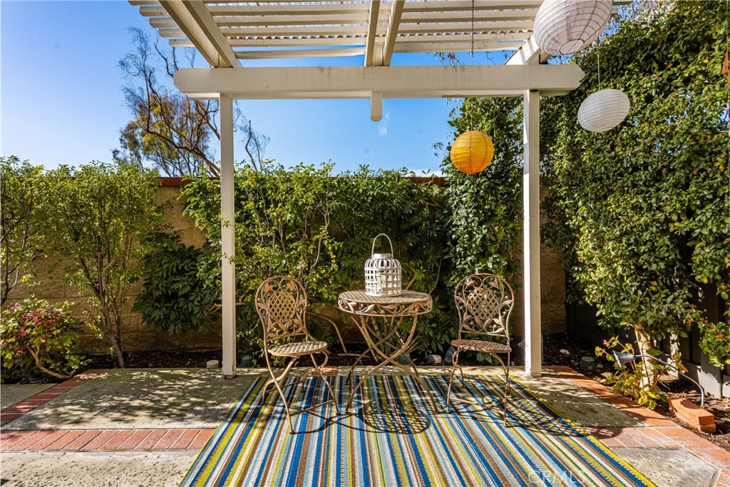 https://media.crmls.org/medias/744fd711-4618-4177-b7f3-0e029e6dbbf6.jpg?preset=X-Large