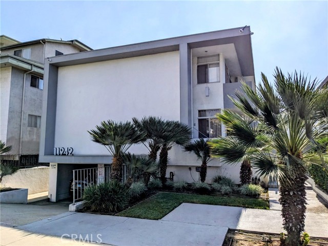11942 Darlington Avenue, Los Angeles, CA 90049