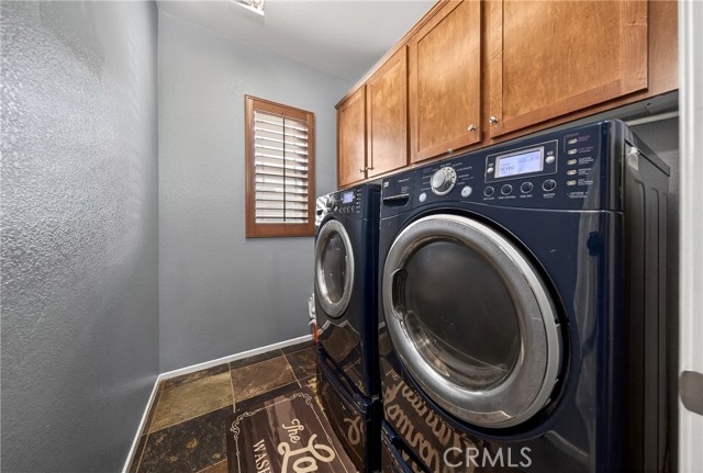 Detail Gallery Image 9 of 33 For 117 Temple Ave, Beaumont,  CA 92223 - 5 Beds | 3/1 Baths