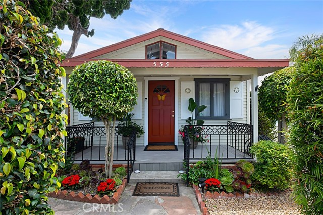 555 Through Street, Laguna Beach CA: https://media.crmls.org/medias/74505723-5675-4fb8-b4a1-f50923da21a3.jpg