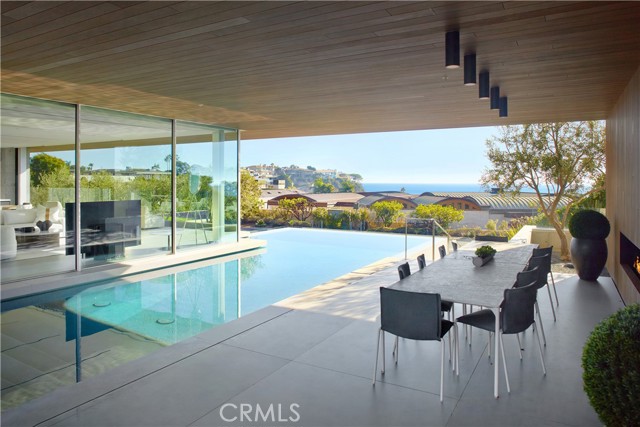 2460 Monaco Drive, Laguna Beach CA: https://media.crmls.org/medias/745068e1-0036-4e1d-bee5-031f38a16b4a.jpg