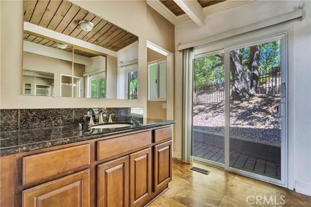 Detail Gallery Image 20 of 32 For 5102 Medina Rd, Woodland Hills,  CA 91364 - 2 Beds | 2 Baths