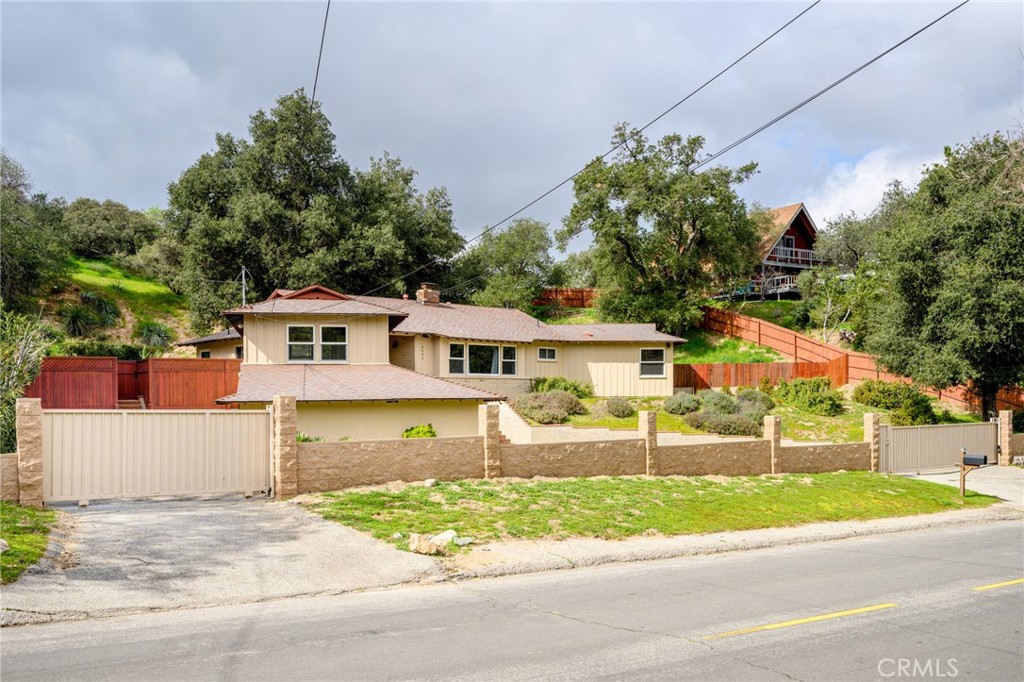 9747 Haines Canyon Avenue, Tujunga, CA 91042