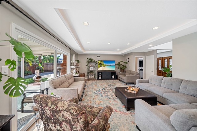 1469 Dara Street, Camarillo CA: https://media.crmls.org/medias/7451aa97-3bc2-4c5b-a097-b22caf373c7f.jpg
