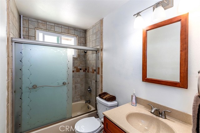 11986 Springview Drive, La Mirada CA: https://media.crmls.org/medias/74527f29-96f3-4550-891a-afe7ee1d9b32.jpg