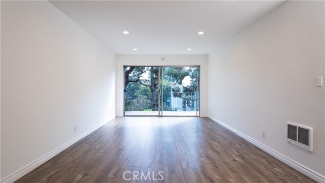 Detail Gallery Image 4 of 12 For 102 Scholz #37,  Newport Beach,  CA 92663 - 1 Beds | 1 Baths