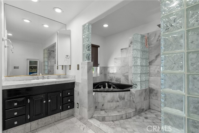 Detail Gallery Image 16 of 40 For 561 S Ventu Park Rd, Newbury Park,  CA 91320 - 5 Beds | 5 Baths