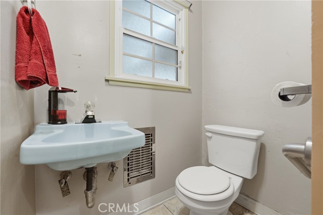 Detail Gallery Image 17 of 28 For 1917 E Harding, Long Beach,  CA 90805 - 2 Beds | 2 Baths