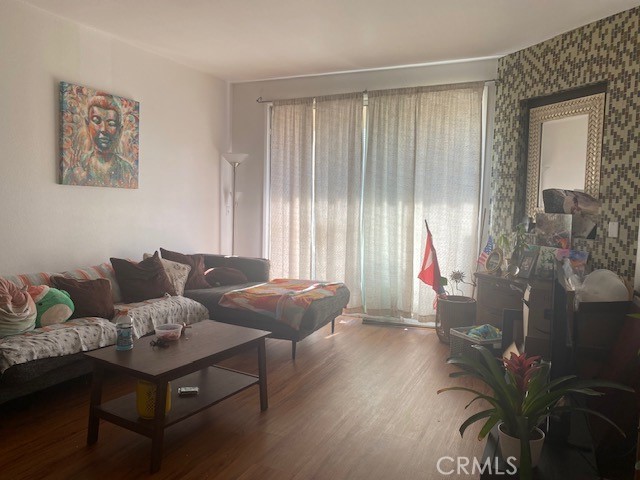 Detail Gallery Image 3 of 17 For 535 Magnolia Ave #101,  Long Beach,  CA 90802 - 2 Beds | 2 Baths