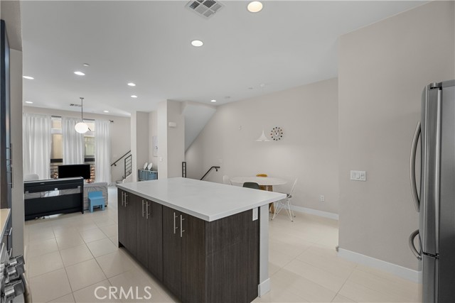 Detail Gallery Image 2 of 41 For 2753 Waverly Dr #705,  Los Angeles,  CA 90039 - 2 Beds | 3 Baths