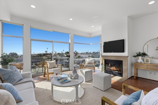 1130 Prospect Ave, Hermosa Beach, California 90254, 4 Bedrooms Bedrooms, ,3 BathroomsBathrooms,Residential,For Sale,Prospect Ave,SB25036806