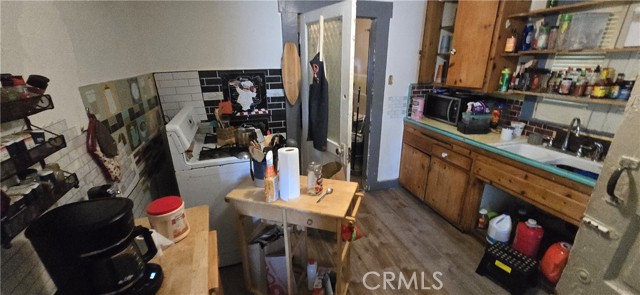 Cozy Kitchen. Smell the Morning Coffee and Breakfast!!!