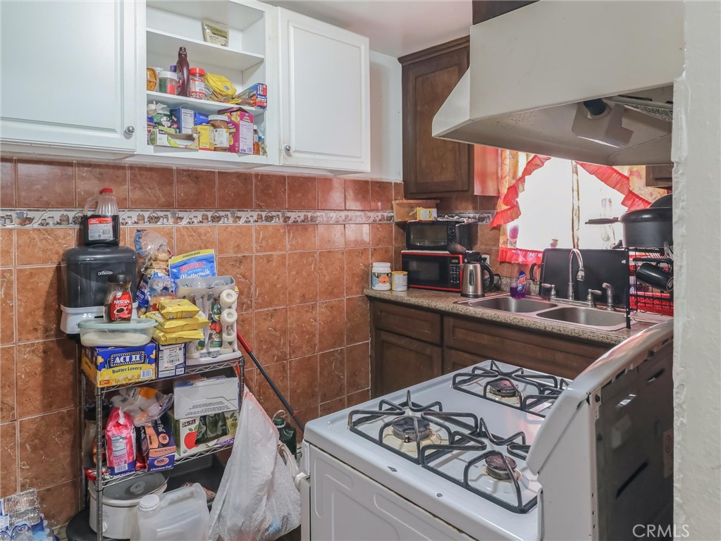 https://media.crmls.org/medias/745a5523-54cb-49d1-a8a4-8ed291764b5b.jpg?preset=X-Large