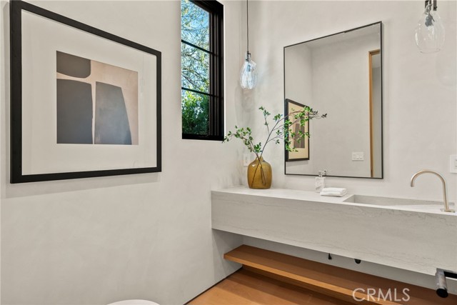 Detail Gallery Image 13 of 42 For 4245 Bellaire Ave, Studio City,  CA 91604 - 5 Beds | 5/1 Baths