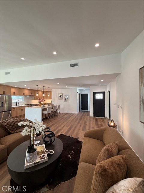 Detail Gallery Image 8 of 40 For 6902 Lasaine Ave, Lake Balboa,  CA 91406 - 3 Beds | 2 Baths