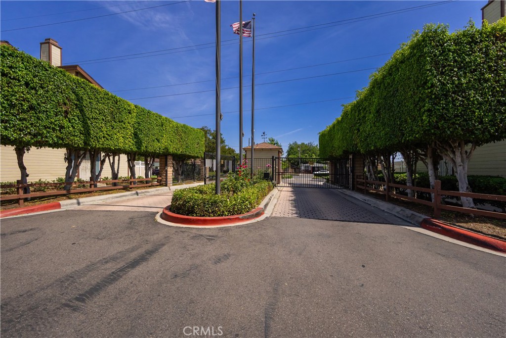 https://media.crmls.org/medias/745babb1-3892-4591-83ff-d6cd4ad4618a.jpg?preset=X-Large