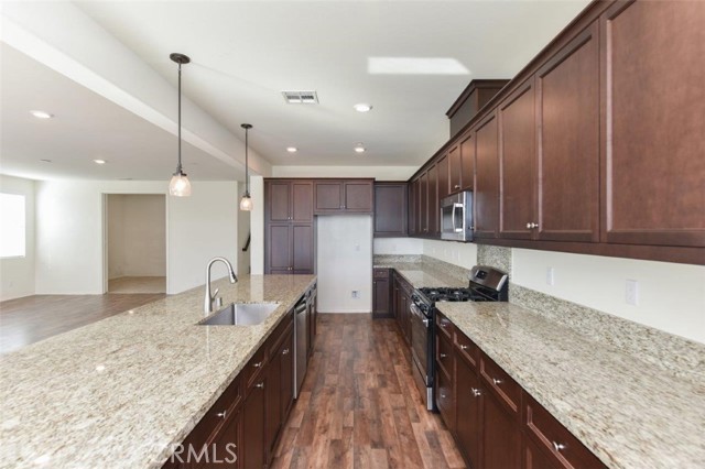 Detail Gallery Image 15 of 57 For 4286 S Bryce Canyon Trail, Ontario,  CA 91762 - 4 Beds | 4 Baths