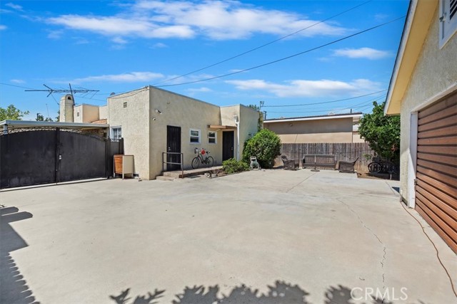 2719 Hill Street, Huntington Park CA: https://media.crmls.org/medias/745cc1dc-6a0f-4f37-b5c4-4eb23ecc3b91.jpg