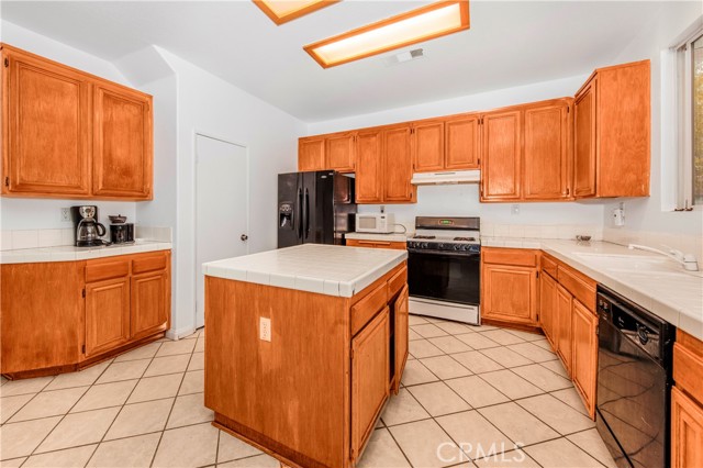 Detail Gallery Image 15 of 24 For 45764 Victoria Ave, Lancaster,  CA 93534 - 4 Beds | 2/1 Baths
