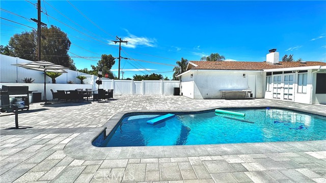 7401 Liberty Avenue, Corona CA: https://media.crmls.org/medias/745da44e-98ca-46b1-8d08-7d075805476a.jpg
