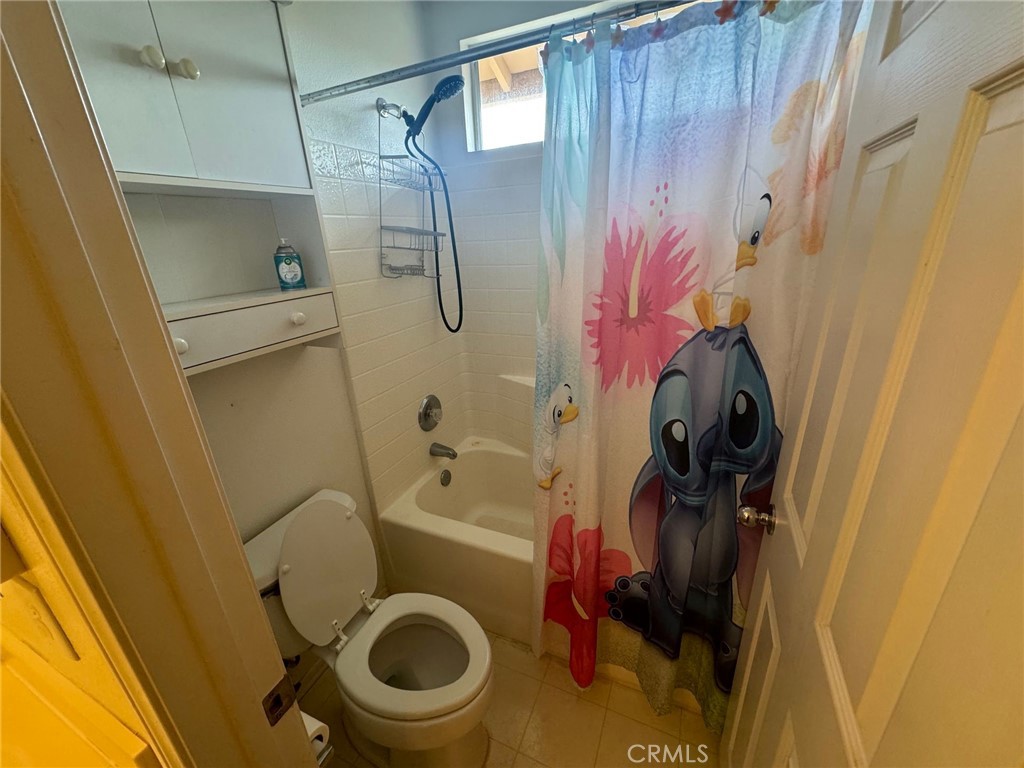 https://media.crmls.org/medias/745e647c-bb7c-4619-88c0-f316d105074e.jpg?preset=X-Large