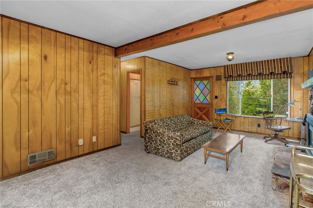 https://media.crmls.org/medias/745e963c-d951-436a-a54a-c2fb1bc9db63.jpg?preset=X-Large