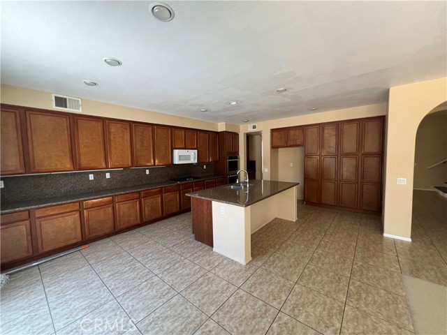 6686 Sand Dunes Street, Eastvale CA: https://media.crmls.org/medias/745f7901-012c-46d2-bcff-f18c1446ba3a.jpg