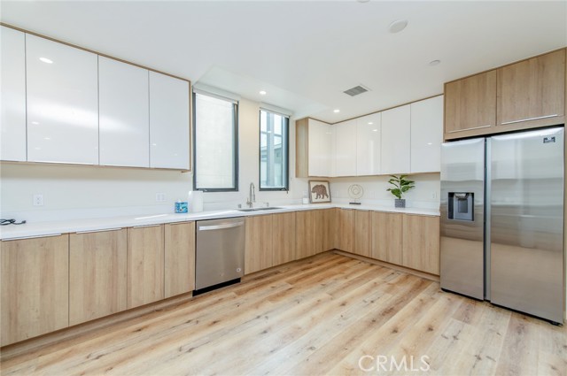 Detail Gallery Image 13 of 27 For 505 N Santa Anita #B,  Arcadia,  CA 91006 - 3 Beds | 3 Baths