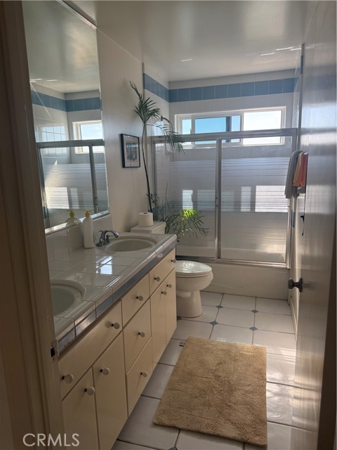 1994 Stanley Avenue, Signal Hill CA: https://media.crmls.org/medias/74607217-98d2-48de-9e0f-19e1e788ae60.jpg