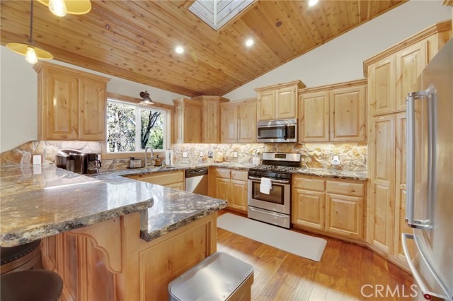 Detail Gallery Image 9 of 22 For 1206 Minton Dr, Big Bear City,  CA 92314 - 3 Beds | 2/1 Baths